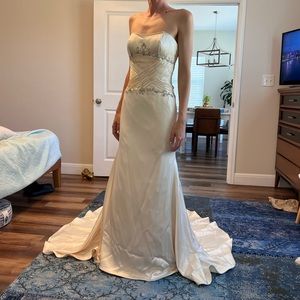 Wedding Dress. Sarah Danielle. Size 6.
